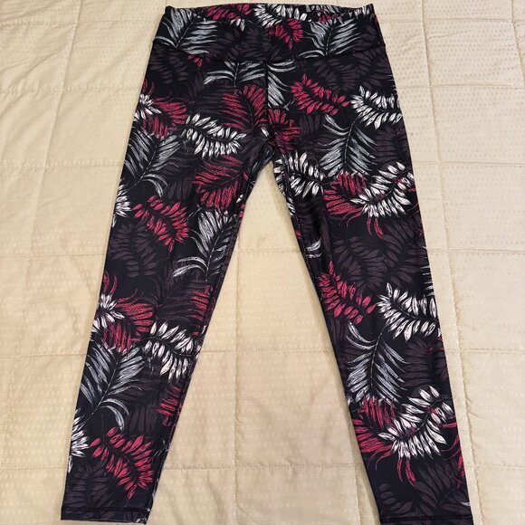 Fabletics, Mid-Rise Printed Powerlite Capri, Medium, Color: Oasis Print - Picture 4 of 5